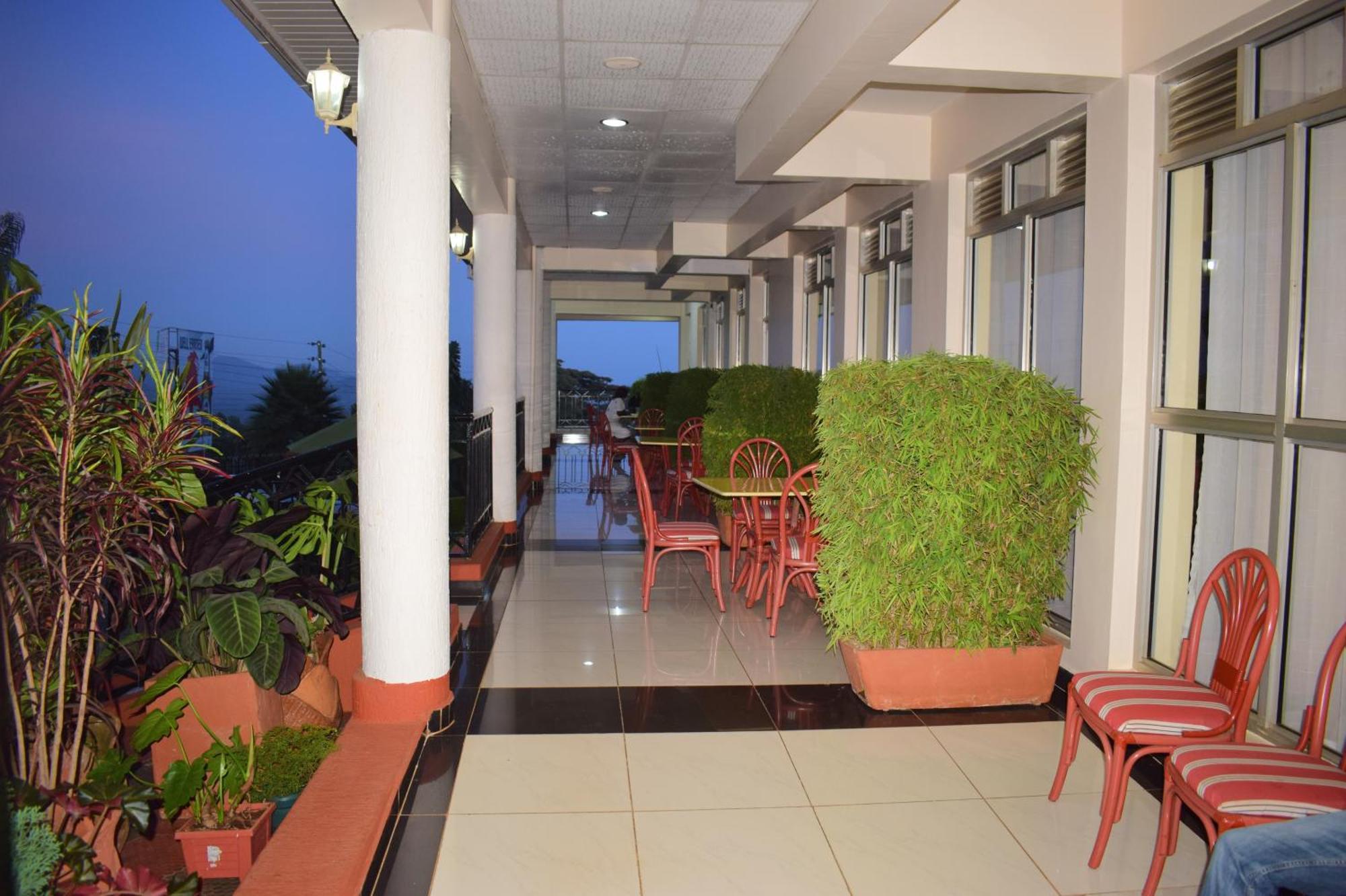 Meru Slopes Hotel Buitenkant foto