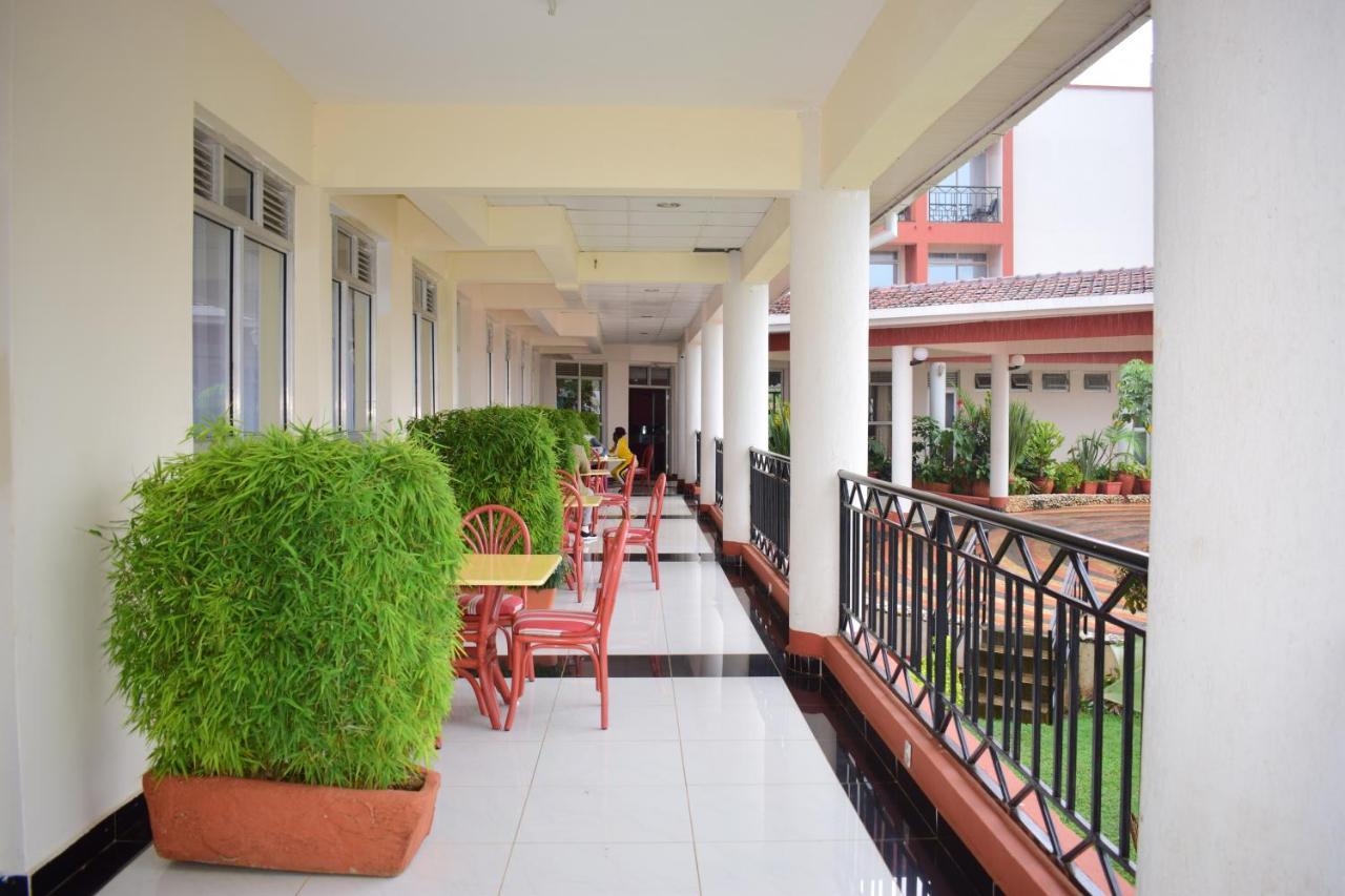 Meru Slopes Hotel Buitenkant foto