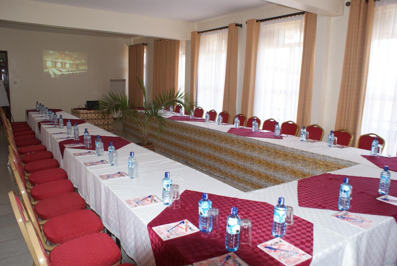 Meru Slopes Hotel Buitenkant foto